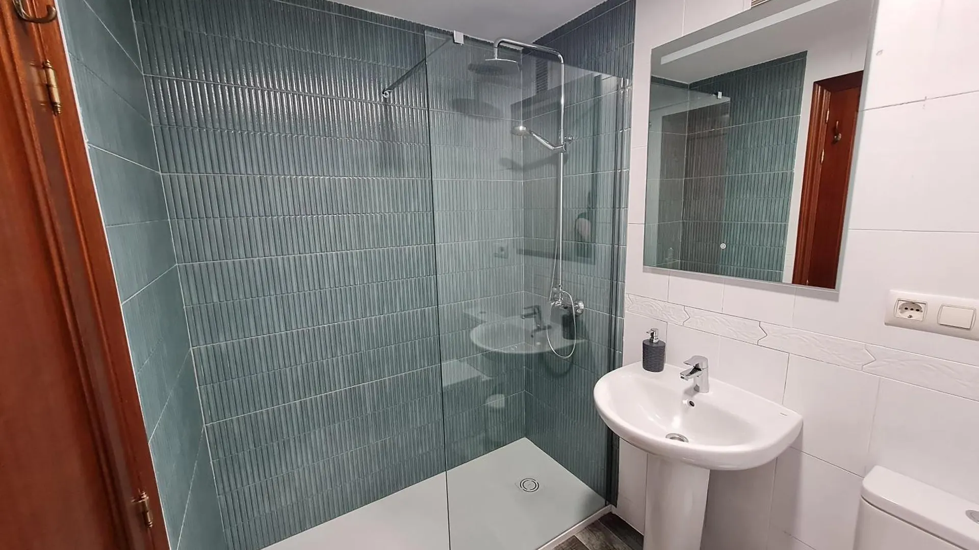 Apartamento Alaska 800 M De La Playa Parking Privado Malaga 0*,